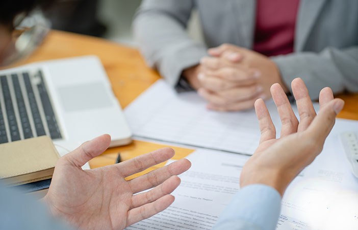 Travail d'équipe pour un espace publicitaire