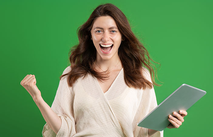 Une femme dans un espace publicitaire